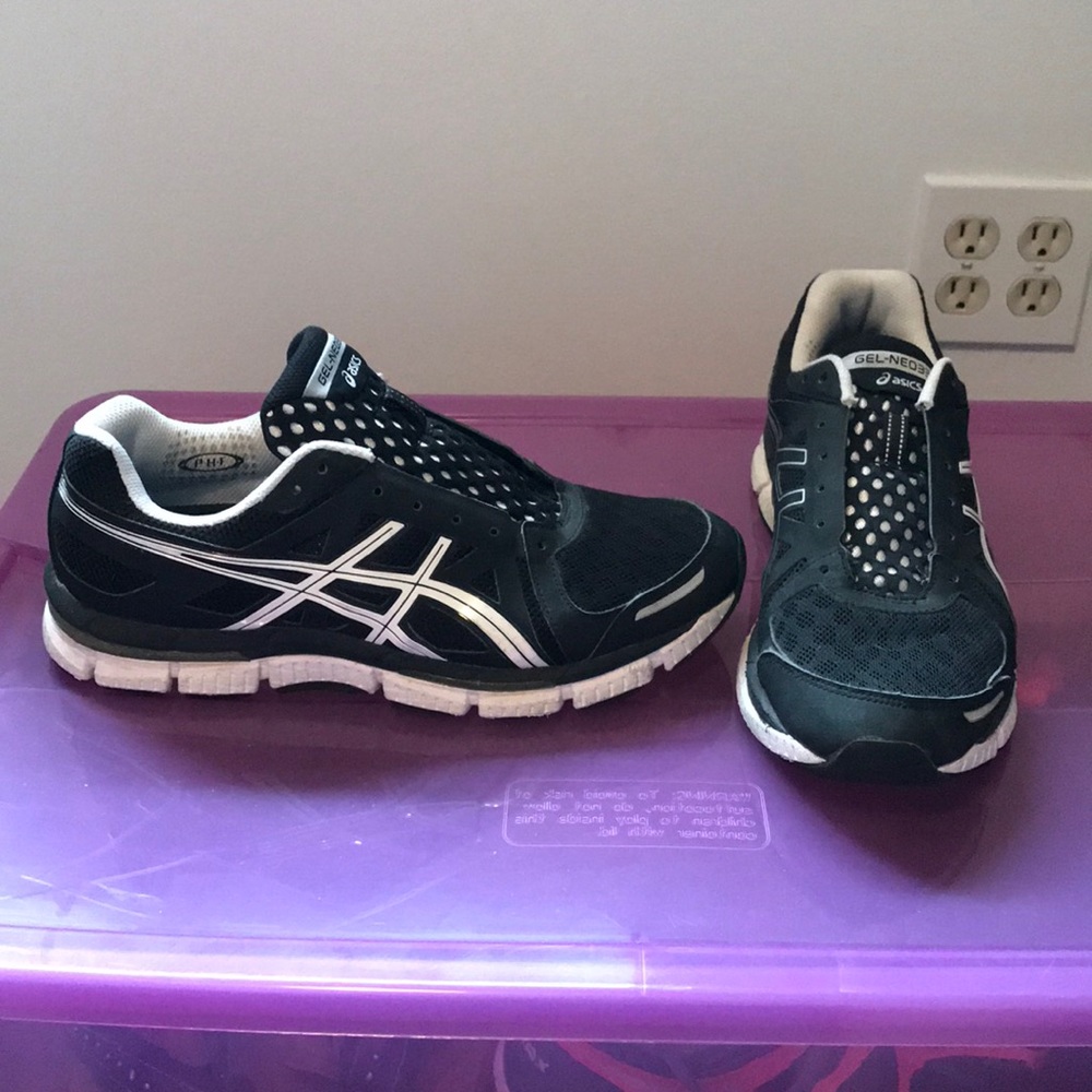 black and white asics gel-neo33